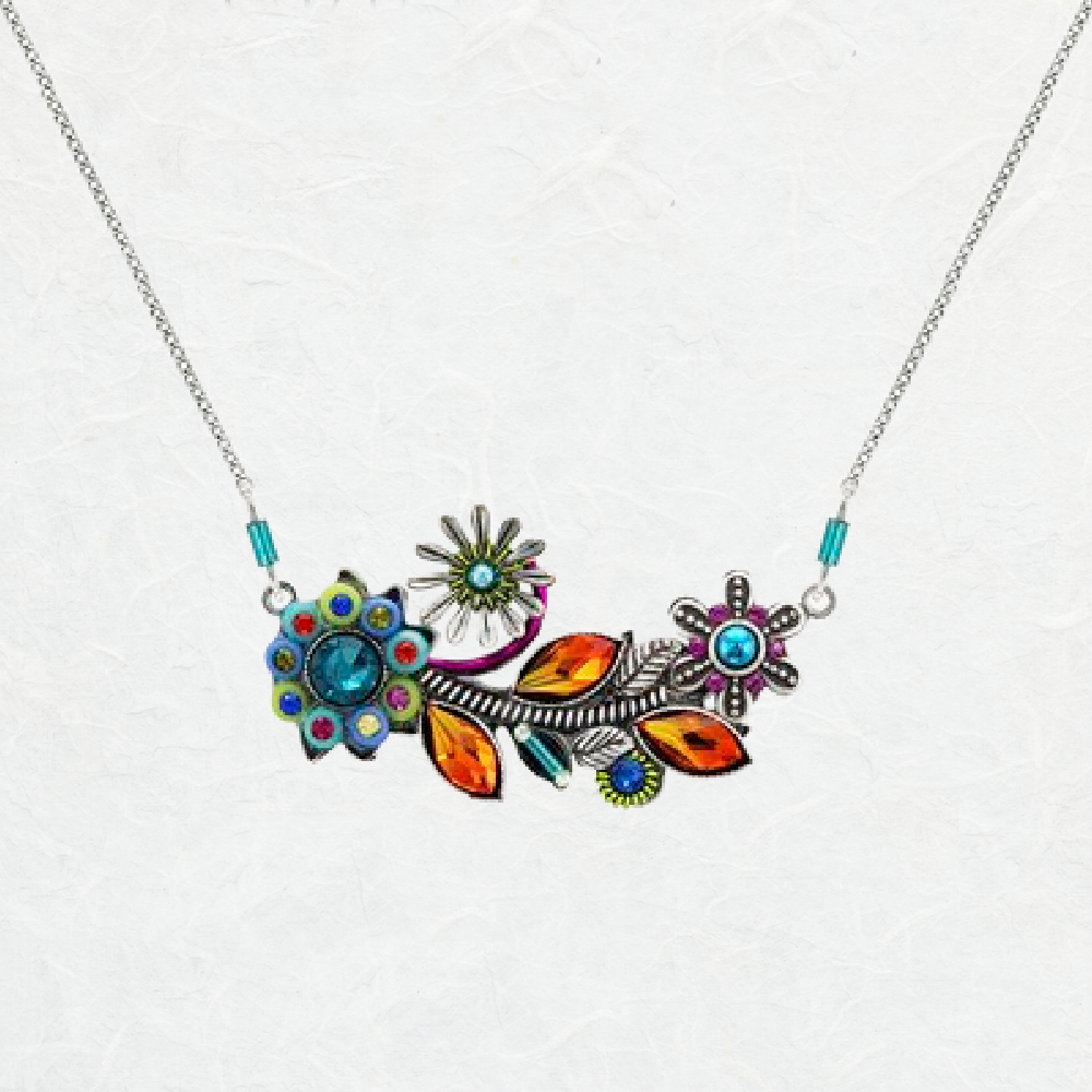 botanical-livia-flowers-necklace