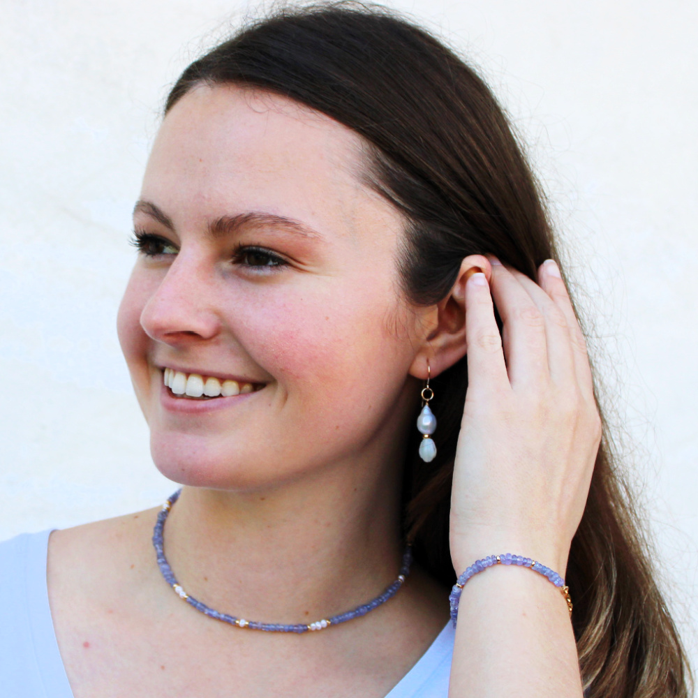 asymmetrical-tanzanite-and-gold-chain-necklace