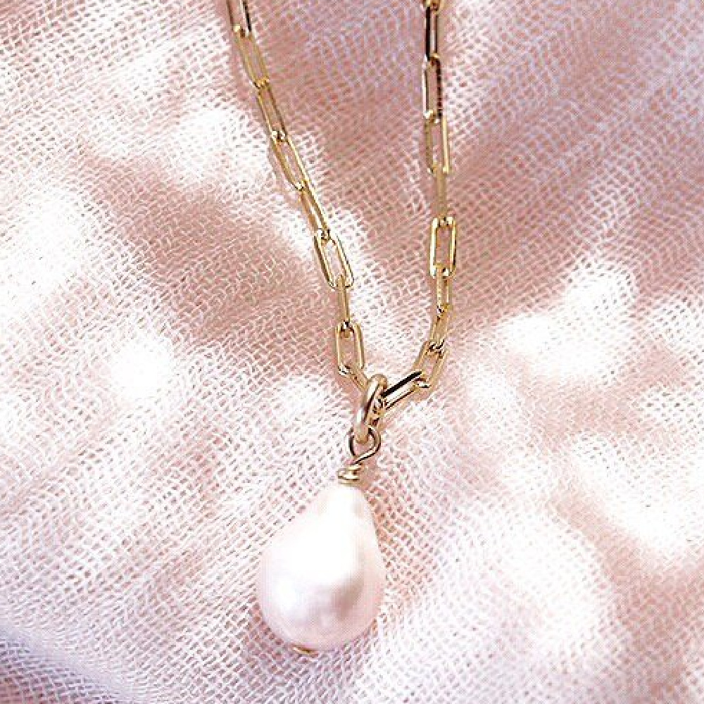 dainty-baroque-pearl-necklace