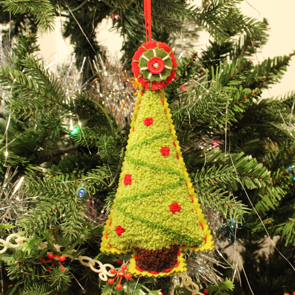 classic-christmas-tree-ornament