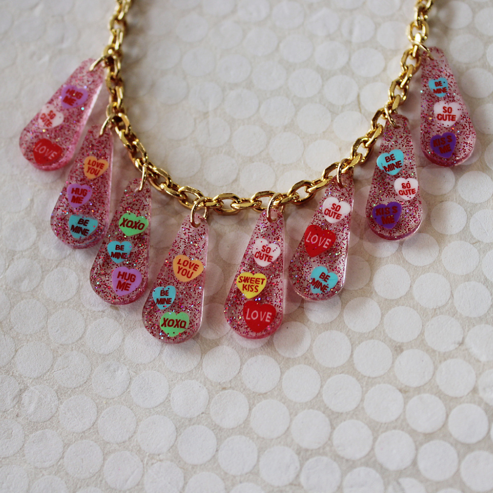 conversation-hearts-laufey-necklace