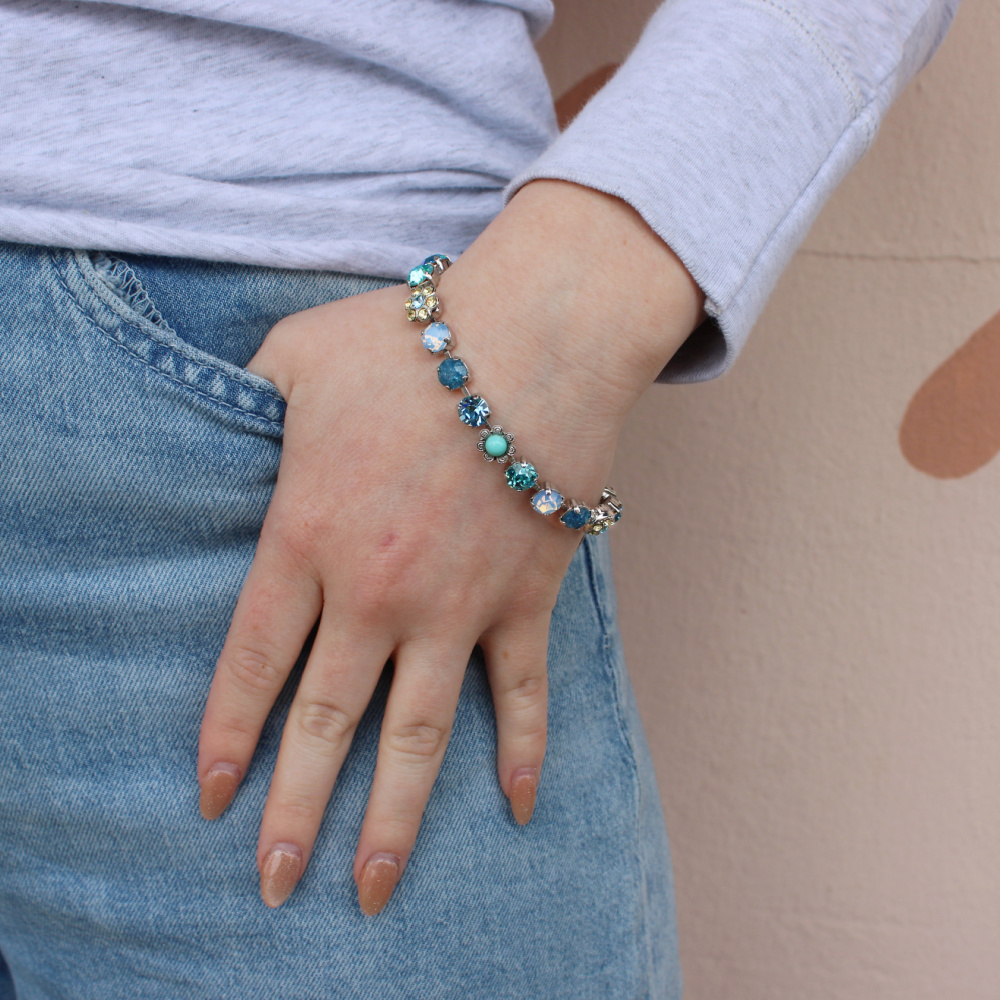 mariana-aqua-vista-medium-buttercup-bracelet